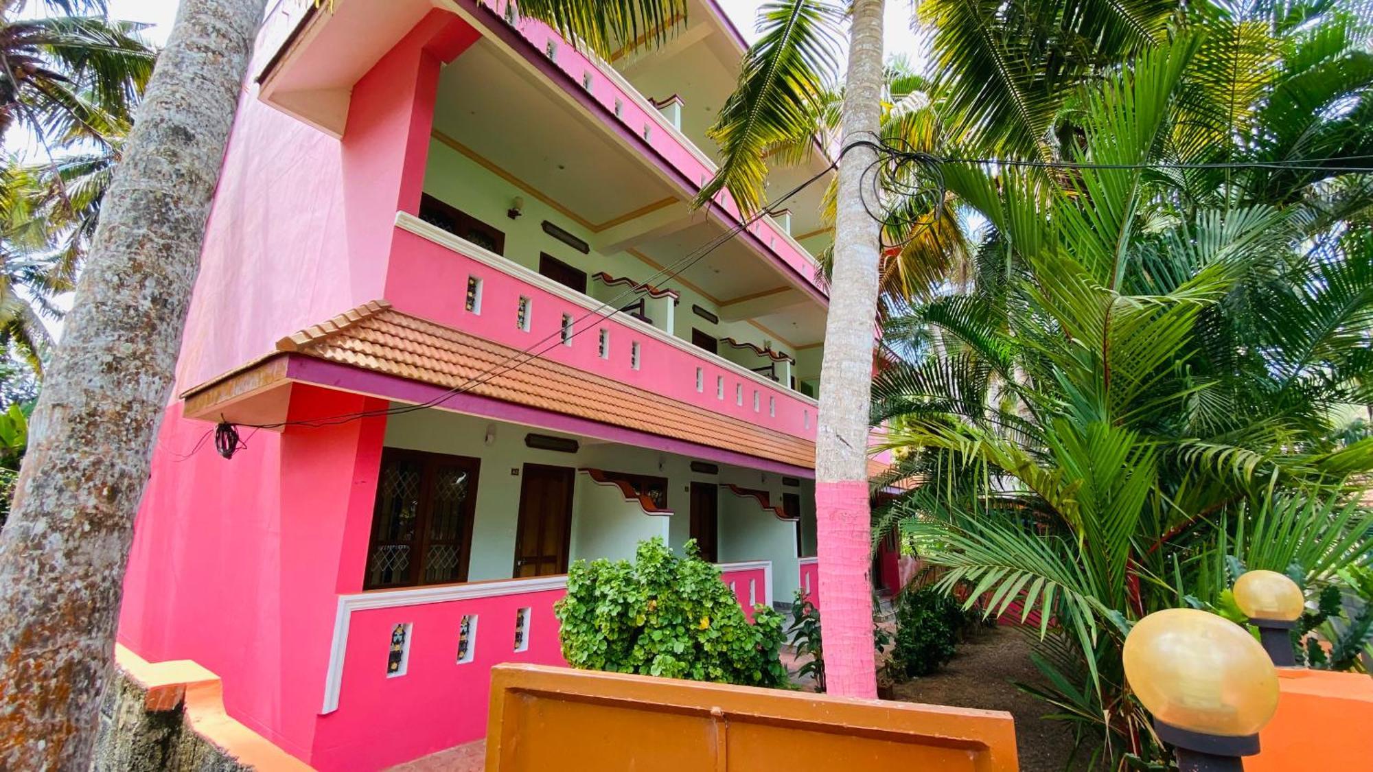 Hotel Packbag Comfort Bed & Breakfast à Kovalam Extérieur photo